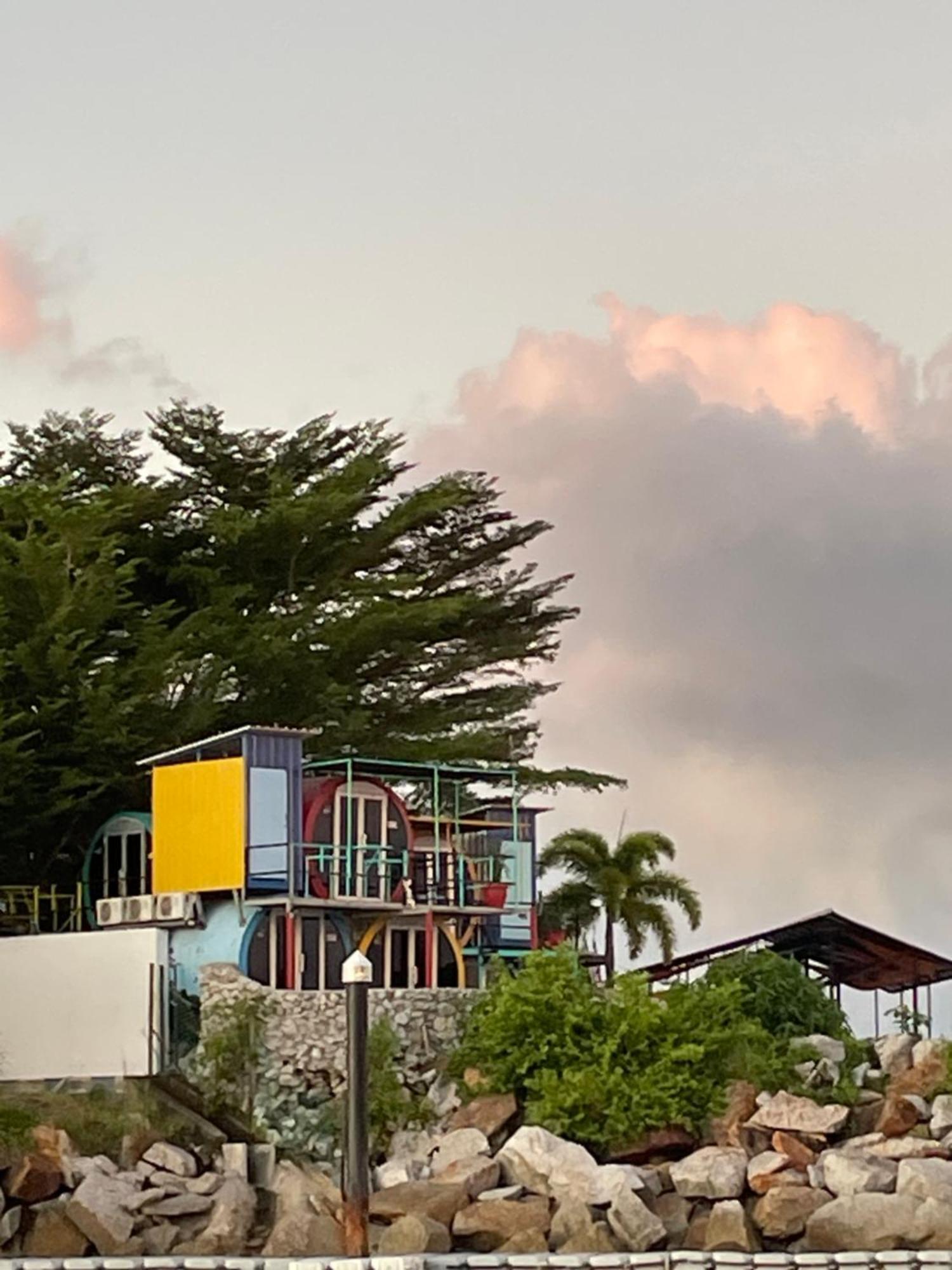 Tubotel Pantai Cenang  Bagian luar foto